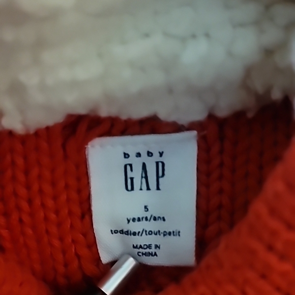 GAP, Red, Cable Knit Kids Sweater, Boy's Siz 5 - Picture 2 of 8